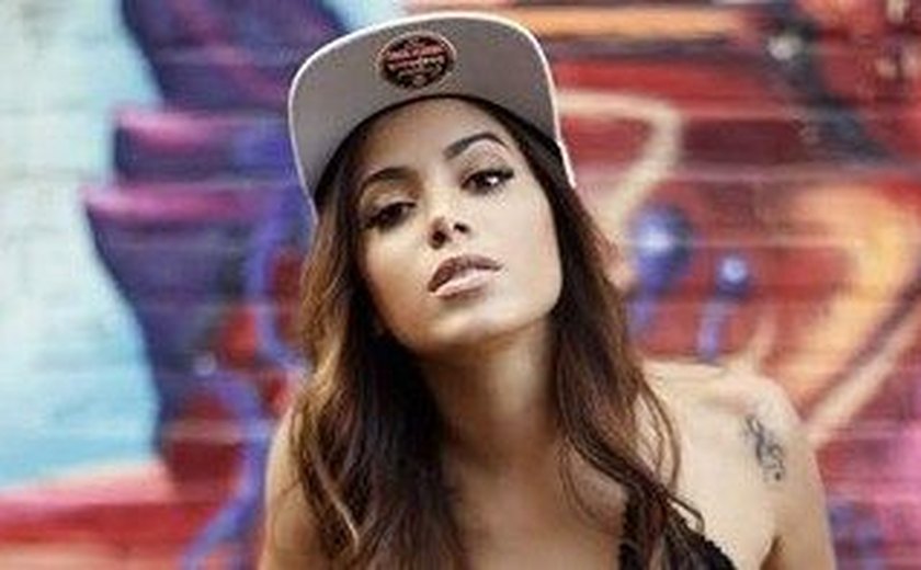 Anitta proíbe cliques em festa: 'Tenho uma carreira a zelar'