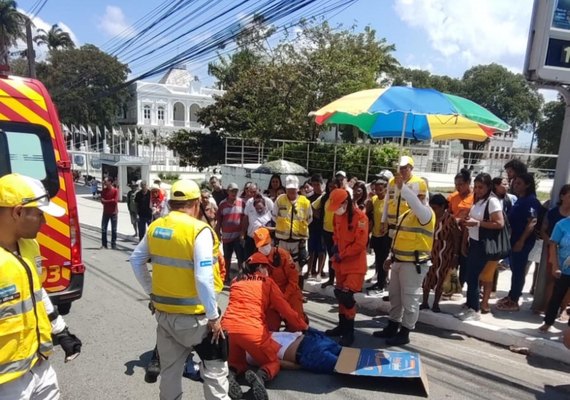 Idoso é atropelado em via enquanto falava ao telefone