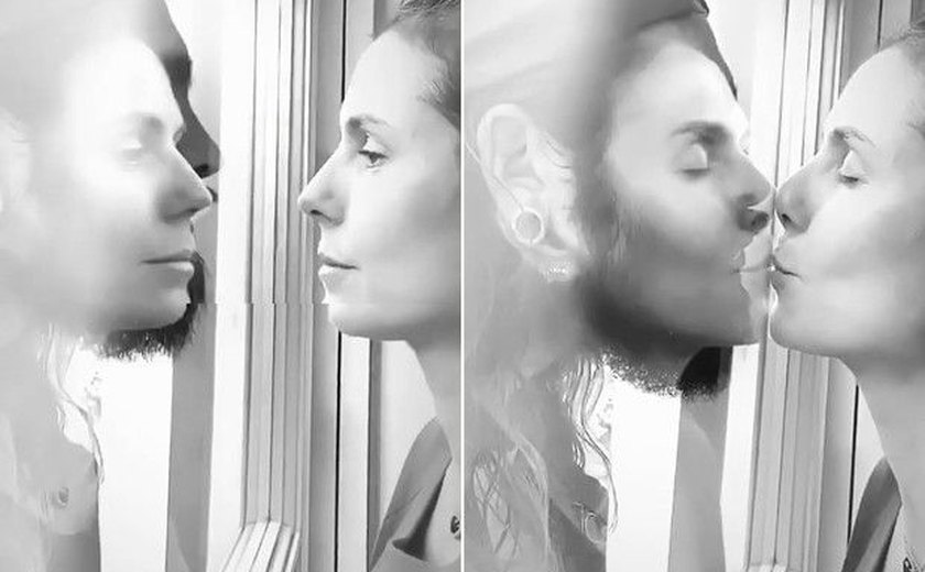 Coronavírus: por proteção, Heidi Klum beija marido através de vidro