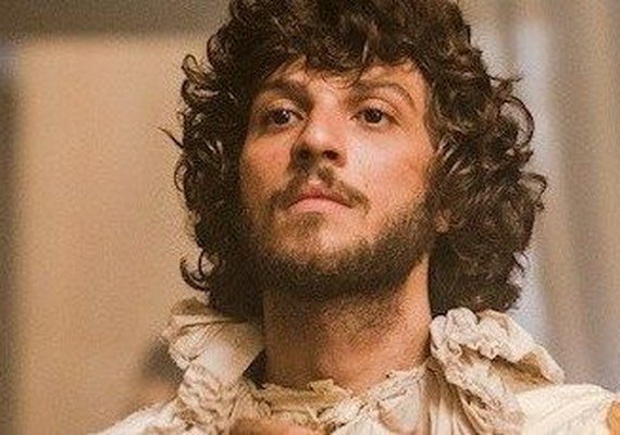 Novela 'Novo Mundo': Joaquim cai em armadilha e fica preso na mata