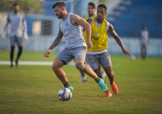 CSA corre para recuperar lesionados