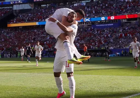Marrocos bate a Escócia com gol no primeiro minuto e vira líder de grupo do Brasil