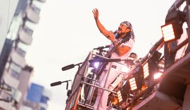 Bell Marques comanda arrastão na orla marítima no primeiro dia do ano em Maceió