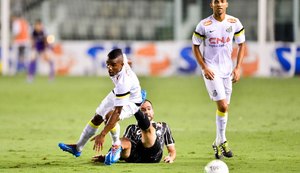 Corinthians quer ex-lateral do Santos para a reserva de Fagner