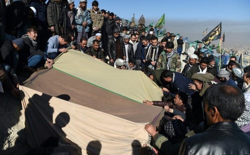 Ataque em enterro deixa 15 mortos no Afeganistão