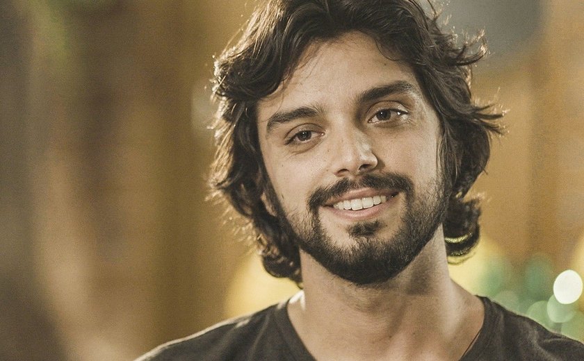 Rodrigo Simas anuncia saída da Globo após 10 anos: 'Muito feliz'