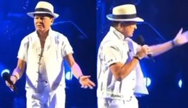 Cantor Alcymar Monteiro humilha banda e músicos se demitem: 'Quem tem que aparecer sou eu'