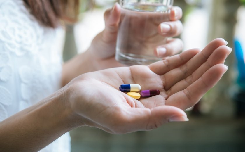 Brasileiros ainda desconhecem perigos da automedicação