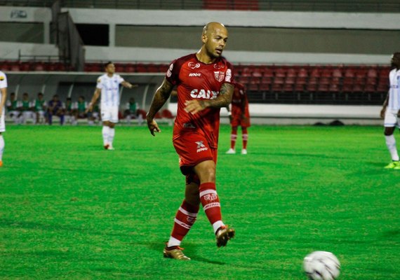 Homem surta e ateia fogo na casa da irmã em Maceió