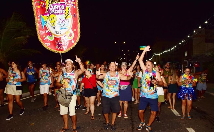 Bloco Curto Circuito esbanja alegria e descontração no Jaraguá Folia