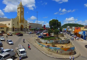 Homem fica ferido após colisão entre moto e carro em Santana do Ipanema