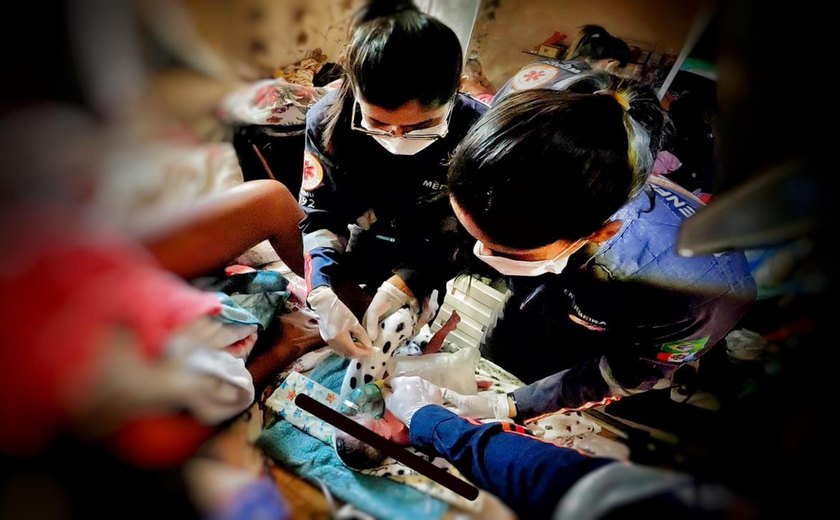 Samu 192 atende parto prematuro domiciliar e salva bebê e mãe no Benedito Bentes