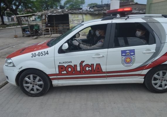 Homem é assassinado com tiro na cabeça dentro de carro no interior de Alagoas