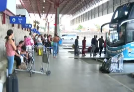 Passageiro é preso após causar confusão e impedir saída de ônibus em Maceió