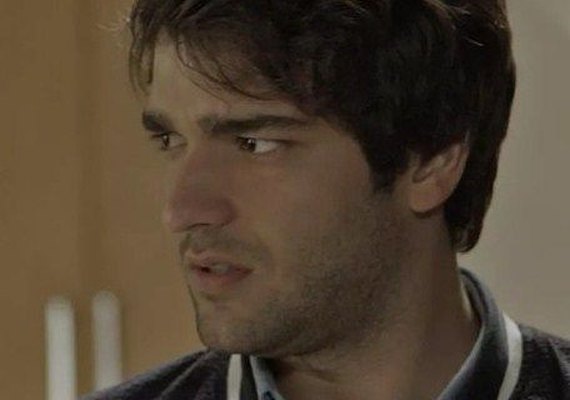 'A Lei do Amor': Tiago soca Felipe, namorado de Marina, ao ser provocado