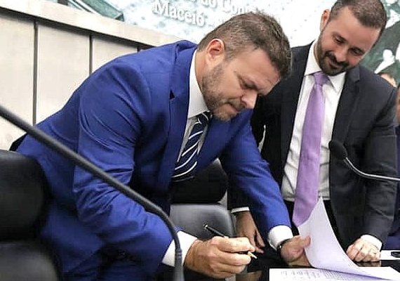 Léo Loureiro toma posse e reitera apoio às causas sociais