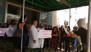 Servidores da Uncisal fazem protesto por Plano de Cargos Carreiras