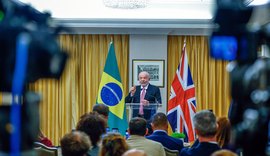 Lula critica manutenção de prisão de Julian Assange