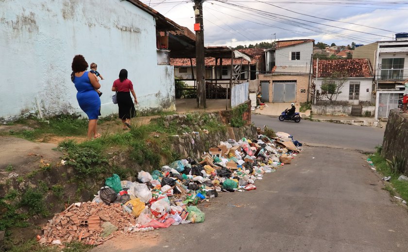Acúmulo de lixo toma conta dos bairros de Maceió