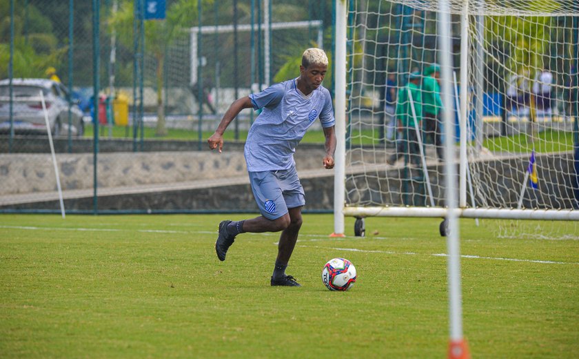 Sem Gabriel, CSA faz último treino