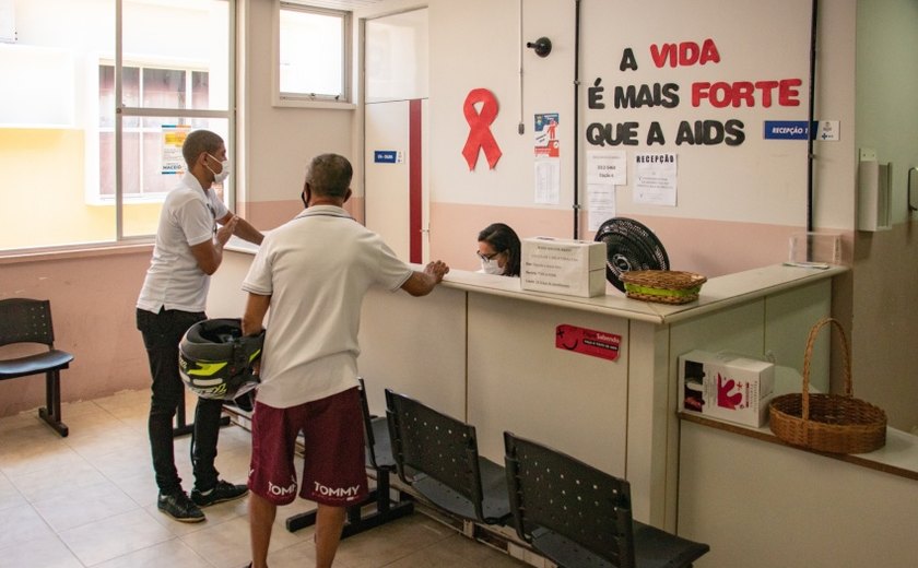 Maceió disponibiliza tratamento com antirretroviral para combate ao HIV