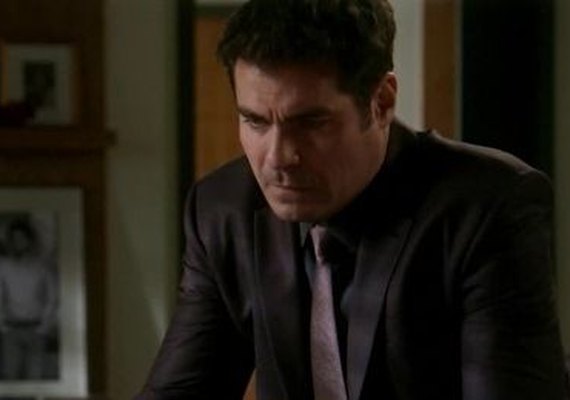 Novela 'A Lei do Amor': Ao fugir do país, Ciro é preso e algemado diante da mãe