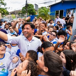 Prefeito Rodrigo Cunha entrega Escola Maceió Leitura com estrutura para 850 alunos