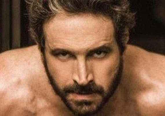 Chamado de 'macho nojento', ator Caco Ciocler demite produtora pelo Twitter