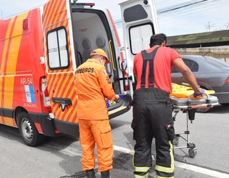 Dois trabalhadores ficam feridos em acidente durante obras no Riacho Salgadinho