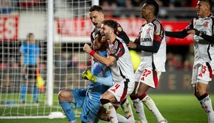 Rossi brilha nos pênaltis e garante classificação do Flamengo na Libertadores