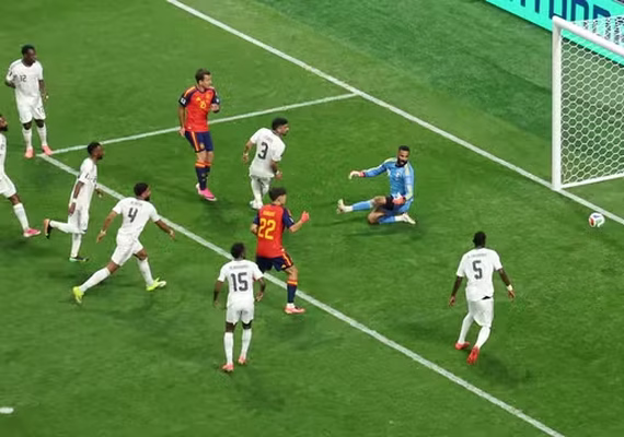 Espanha goleia a Arábia Saudita e assume liderança do Grupo H