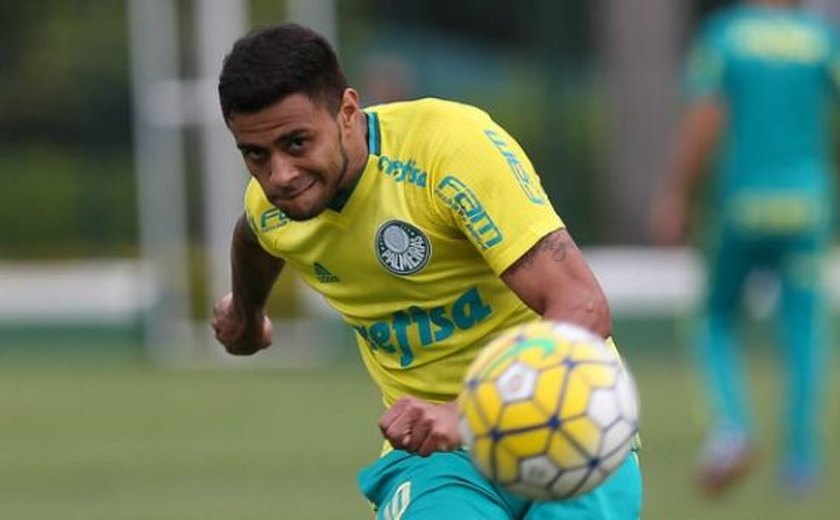 Diretor do Vitória revela acerto com o Palmeiras pelo alagoano Cleiton Xavier