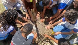 Alurb leva Projeto Arborizar é Massa para alunos de escola do Salvador Lyra