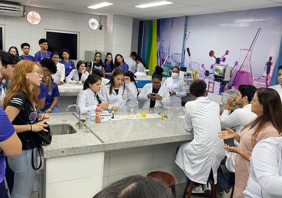 Feira de Profissões em Maceió orienta jovens na escolha da carreira