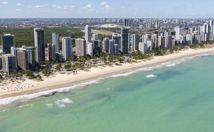 Pai e filho morrem afogados em praia do Recife