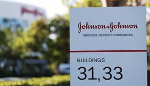 Johnson & Johnson é condenada a pagar US$ 572 mi por difundir opioides
