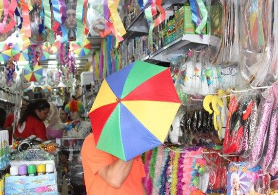 Lojas já oferecem produtos carnavalescos