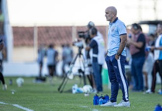 Técnico Itamar Schülle valoriza ponto conquistado em Arapiraca contra o ASA