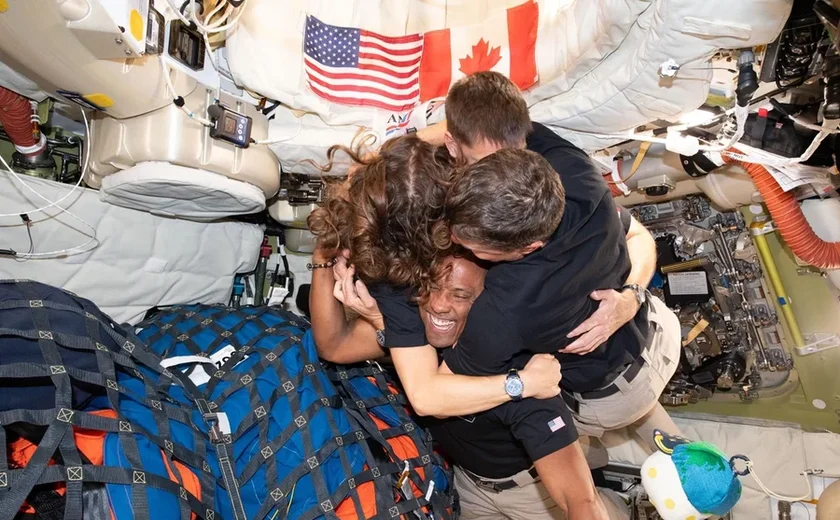 Astronautas da Artemis II estão felizes, saudáveis e prontos para voltar para casa