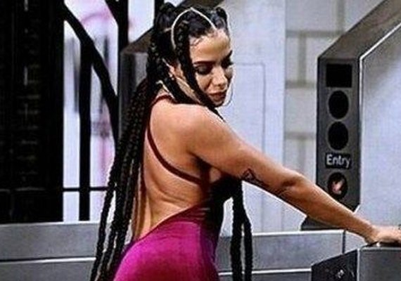 Anitta rebola em gravação de novo clipe em estação de metrô de Nova York; assista