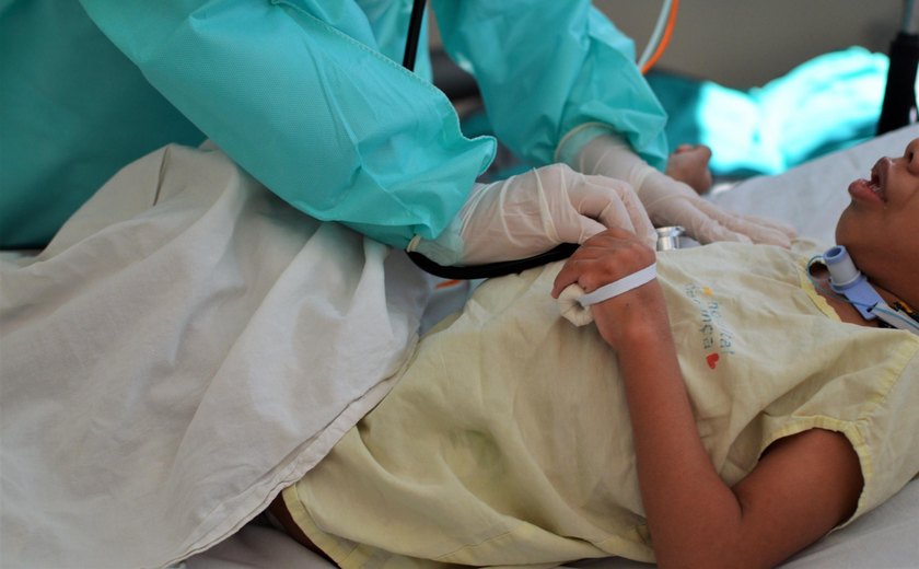 Pais são orientados sobre como agir em caso de parada cardiorrespiratória das crianças