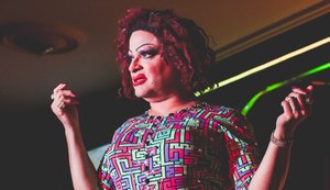 Suzy Brasil leva humor escrachado para o Teatro Deodoro neste sábado