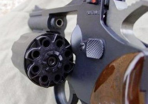 Homem é atingido por tiros, socorrido a mini pronto socorro e morre no local
