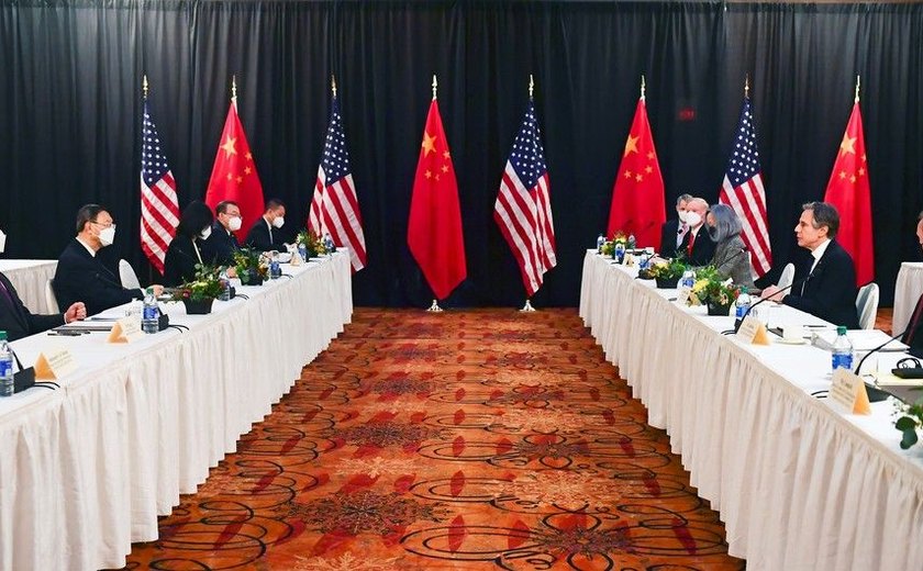 Em encontro diplomático entre EUA e China, países fazem acusações e repreensões