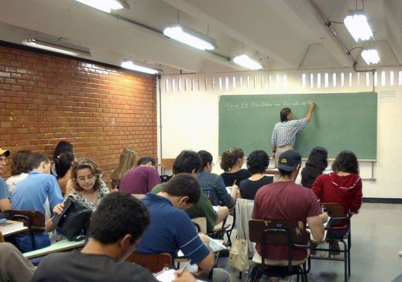 Brasil tem dificuldade em atrair jovens para a carreira de professor
