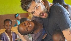 Ator Bruno Gagliasso brinca com crianças no Malawi: 'Me sinto feliz'