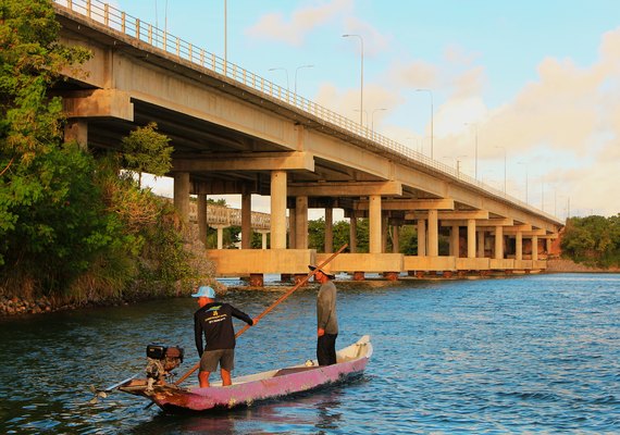 Polícia Civil investiga morte de homem que estava em boia puxada por lancha