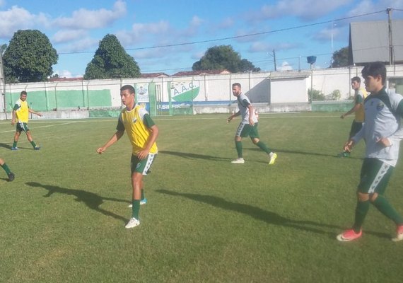 Coruripe encerra semana de trabalhos para jogo contra o CSA com recreativo no Gersão