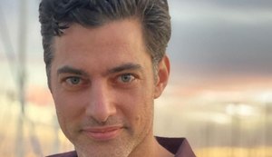 Ator de ‘O Chamado da Floresta’ morre aos 46 anos em queda de avião que ele próprio pilotava