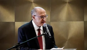 Alckmin deixará ministério em abril, mas seguirá como vice